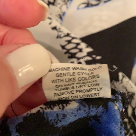 106. NY. Collection Top - Picture 12 of 12